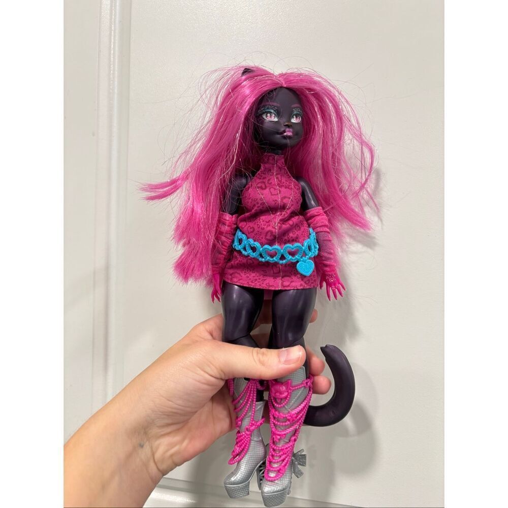 Monster High Catty Noir Doll Pink Hair Dress Belt Boots G3 Mattel 2024